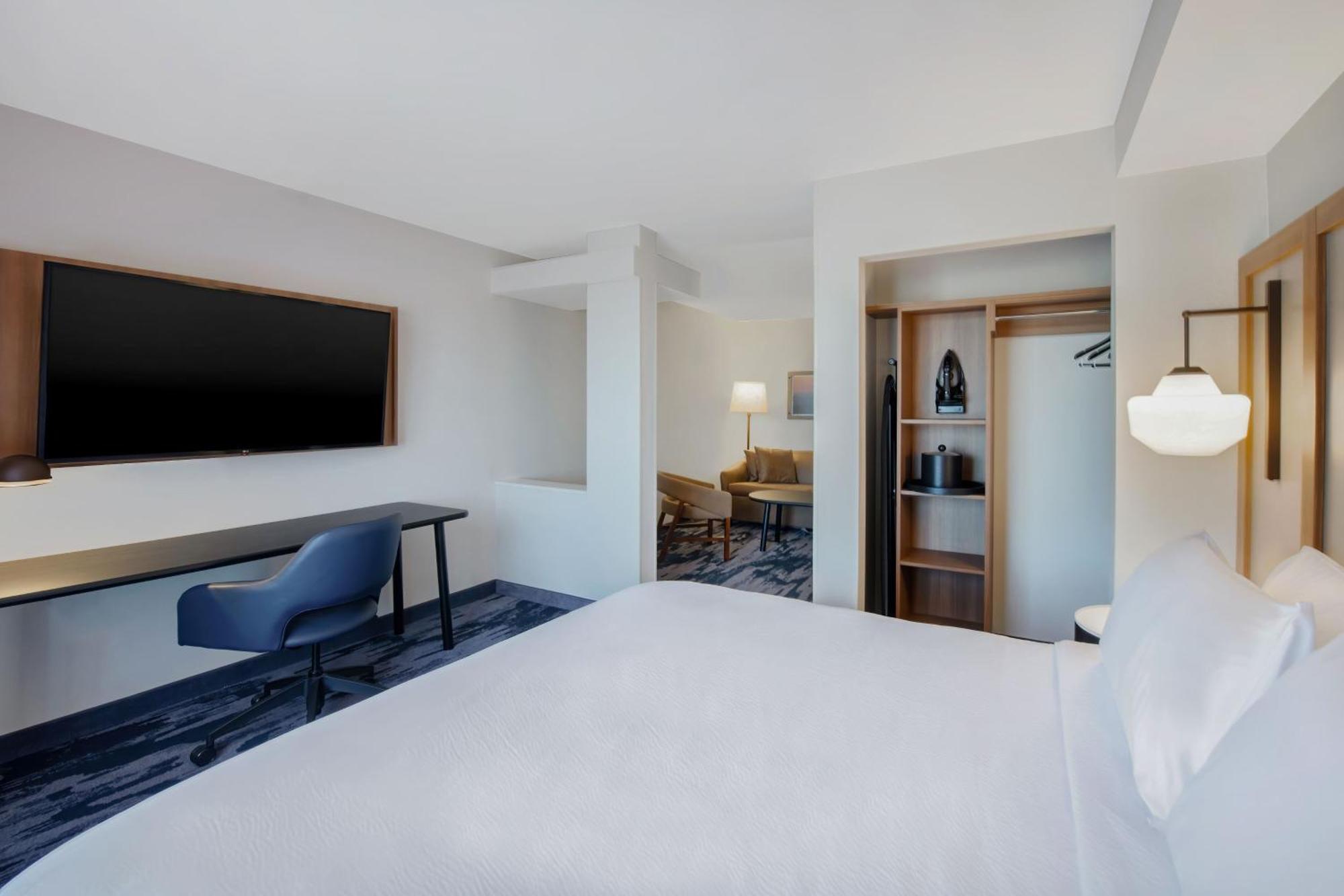 Fairfield Inn & Suites By Marriott Гринвуд Экстерьер фото