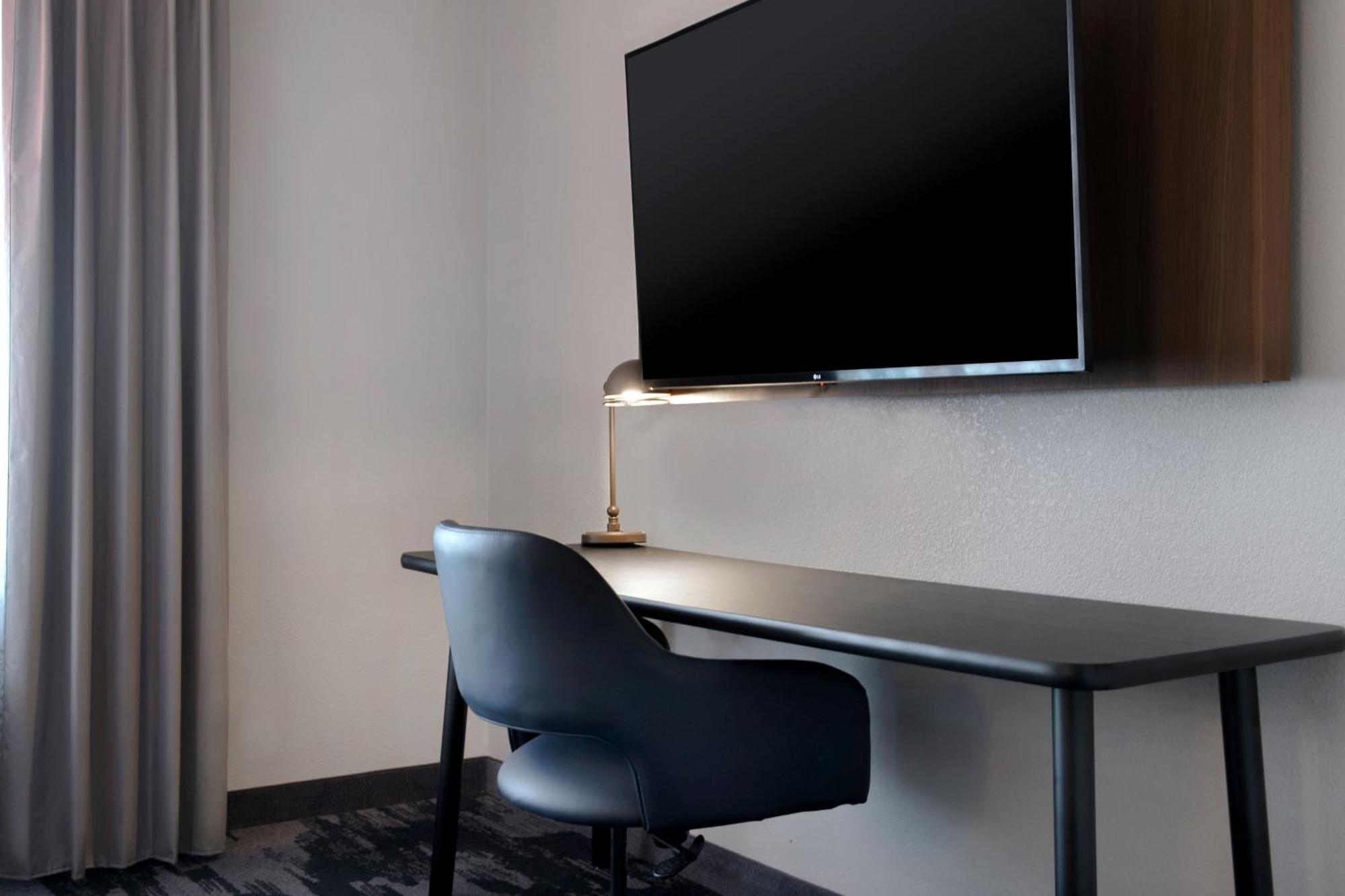 Fairfield Inn & Suites By Marriott Гринвуд Экстерьер фото