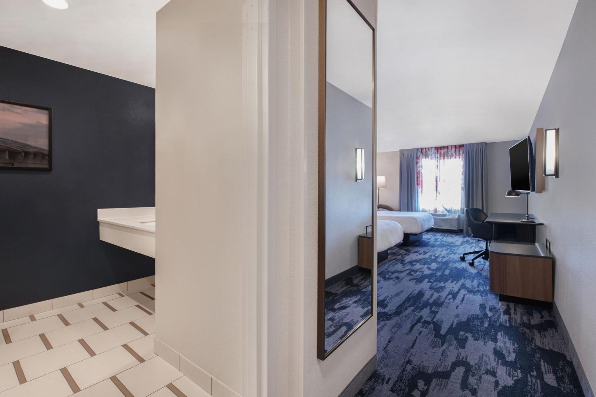 Fairfield Inn & Suites By Marriott Гринвуд Экстерьер фото